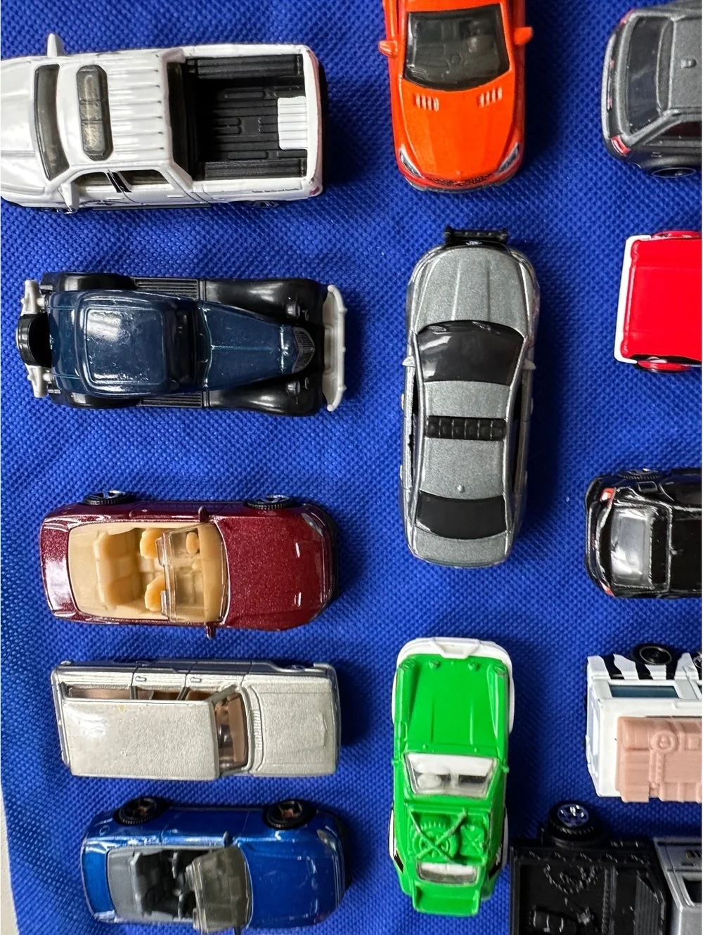 Lot of 20 Assorted matchbox Toy Cars and Vehicles